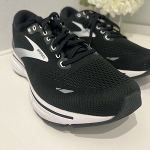 Brooks Womens Ghost 15 size 9.5 NWT